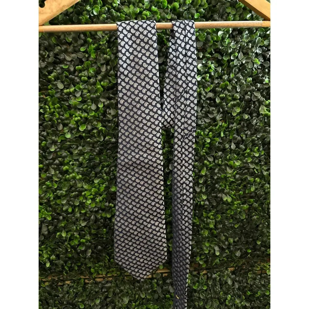 Versa Milan New York Silk Necktie, 61in Classic Style